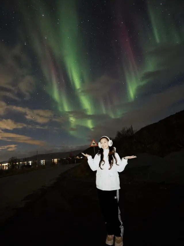 Felicya Angelista & Hito Caesar melihat aurora di Norwegia - instagram.com/felicyangelista_