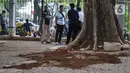 Suasana lokasi kejadian ledakan di kawasan Monumen Nasional, Jakarta, Selasa (3/12/2019).  Ledakan tersebut diduga berasal dari granat asap dan mengakibatkan dua orang anggota TNI terluka, korban langsung dievakuasi ke RSPAD Gatot Subroto Jakarta. (Liputan6.com/Helmi Fithriansyah)