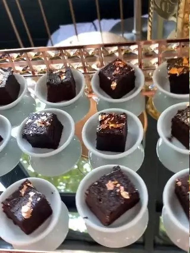 7 Potret Hidangan yang Tersedia di Acara Pertunangan Thariq Halilintar dan Aaliyah Massaid, Bergaya Mewah dengan Konsep Buffet