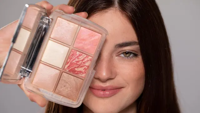 5 Kesalahan yang Bikin Makeup Flashback Saat di Foto - 5