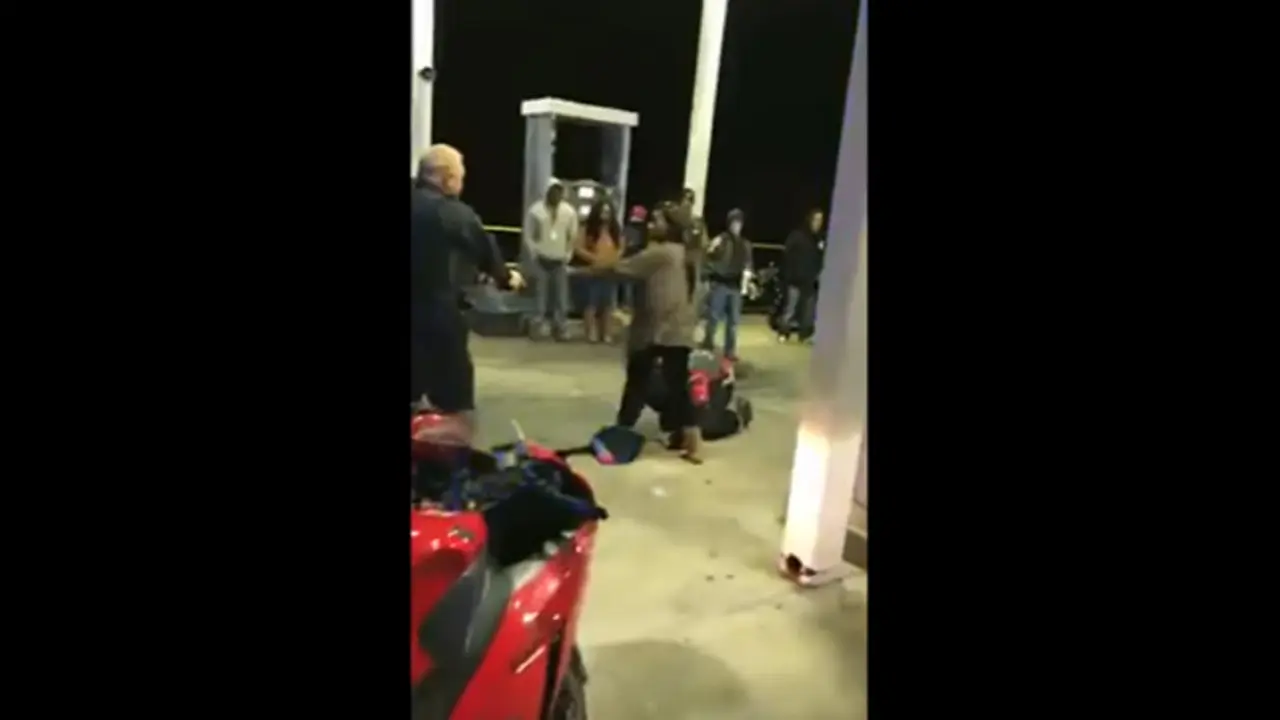 Bukannya Romantis, Lamaran Pria ini Justru Bikin Pacarnya Nangis!
