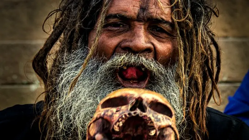 Seram, Suku Aghori di India Pemakan Daging Manusia