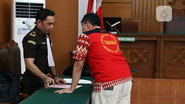 [Bintang] Gatot Brajamusti