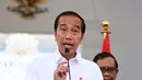 Presiden Joko Widodo didampingi Ketua Dewan Pengarah Tim Penyelesaian Non-Yudisial Pelanggaran HAM Berat Masa Lalu memberikan keterangan terkait pelanggaran HAM masa lalu di Istana Merdeka, Jakarta, Rabu (11/1/2023). Pemerintah Indonesia mengakui terjadinya 12 pelanggaran HAM berat di masa lalu dan akan memulihkan hak-hak korban secara adil dan bijaksana tanpa menegasikan penyelesaian yudisial. (FOTO: Muchlis Jr-Biro Pres Sekretariat Presiden)