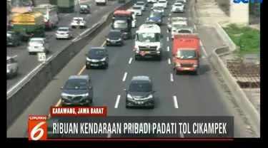 Diperkirakan volume kendaraan akan terus meningkat di ruas Tol Jakarta-Cikampek hingga tahun baru hari Selasa mendatang.