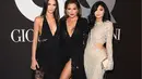 Kylie Jenner dan Kendall Jenner pun menjadi dua orang yang Khloe Kardashian percaya. (mirror.co.uk)