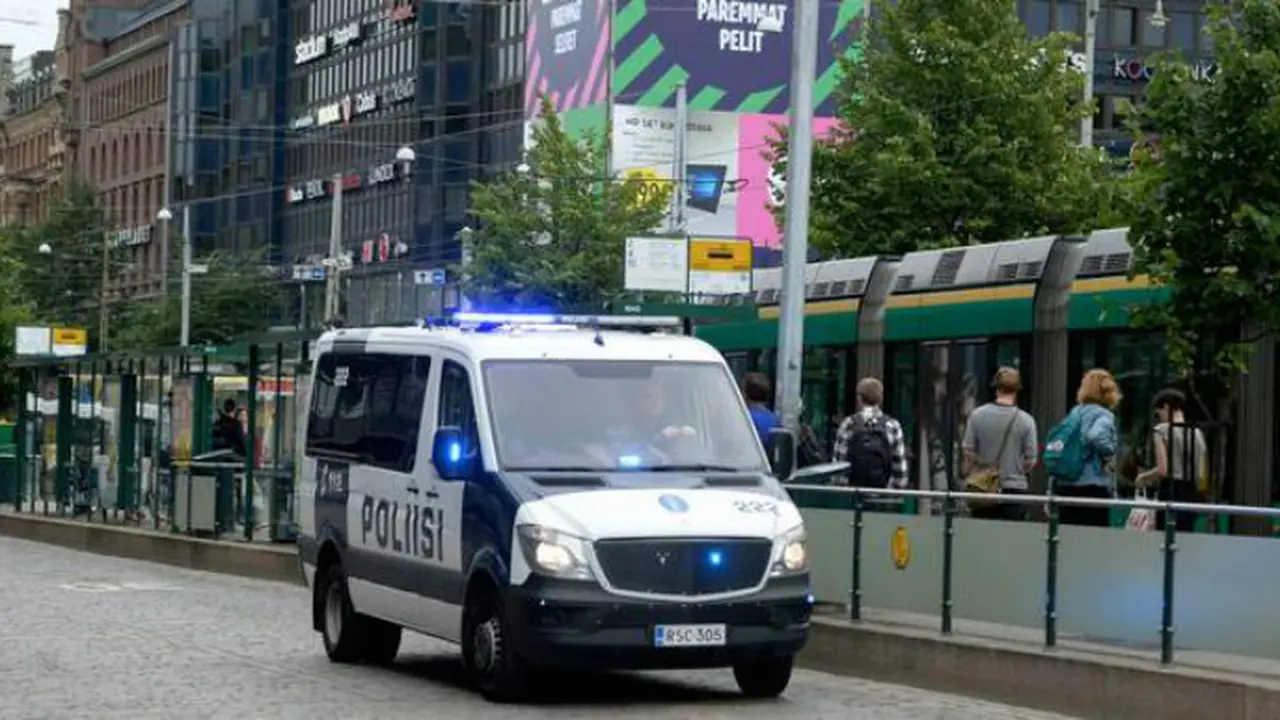 Polisi Finlandia berpatroli dekat lokasi penikaman
