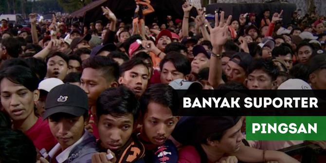 VIDEO: Padati Stadion Gelora Bung Karno, Banyak Suporter Persija Pingsan