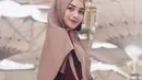Anggunnya Citra Kirana dengan paduan warna baju senada saat berada di Masjid Nabawi, Madinah, terlihat sangat cantik dan anggun. (Liputan6.com/IG/@citraciki)