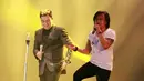 Ketika  Ari Lasso tampil di konser  Dua Ruang bersama Tulus yang digelar di Istora Senayan, Jakarta, Ahad, 4 Oktober 2015, para perempuan muda langsung menyambutnya dengan antusias. (Deki Prayoga/Bintang.com)