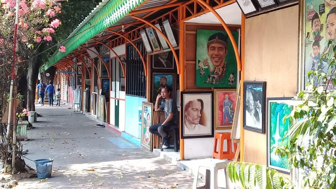 Kawasan kios pelukis di Sentra Lukisan Pasar Baru (dok Liputan6.com/Ossid Duha Jussas Salma)