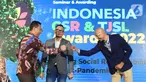 (Ki-Ka) Direktur Kepatuhan SDM dan Manajemen Risiko Askrindo Kun Wahyu Wardana, Founder & CEO The Iconomics Bram S. Putro dan Pemimpin The Iconomics Arif Hatta berbincang disela-sela penghargaan Indonesia CSR & TJSL Award 2022 di Jakarta. Askrindo meraih penghargaan Indonesia CSR & TJSL Award 2022 Kategori Insurance Sector Industry 2022. (Liputan6.com/HO/Askrindo)