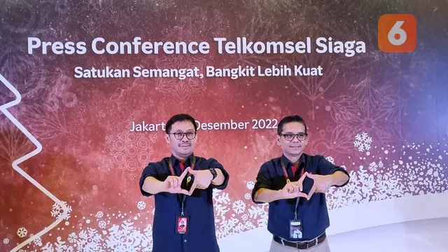 SVP Consumer Sales Operation Telkomsel Gilang Prasetya dan VP Network Assitance, Security, and Operations Center Telkomsel Galumbang Pasaribu.