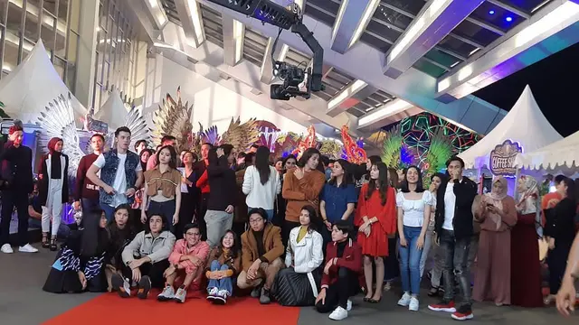 6 Potret Kebersamaan Artis Sinemart di Balik Layar Sinetron, Kompak