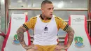 <p>Pemain Bhayangkara FC, Radja Nainggolan duduk di bangku cadangan pada laga lanjutan BRI Liga 1 2023/2024 antara Bhayangkara FC melawan Persita Tangerang di Stadion Patriot Candrabhaga, Bekasi, Minggu (17/12/2023). (Bola.com/Bagaskara Lazuardi)</p>