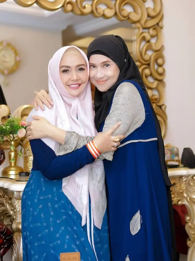 Masih Lajang di Usia 55 Tahun, Ini 6 Potret Terbaru Sylvana Herman. (Sumber: Instagram/silvanahermanreal_ano)