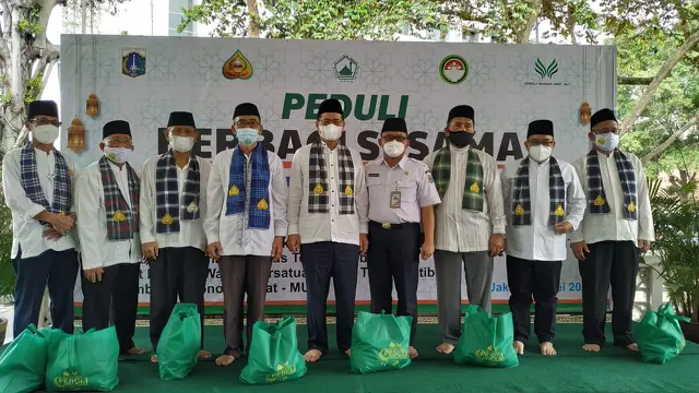 Penyerahan dilakukan di Masjid Al-Amanah di Komplek Dinas Teknis DKI Jakarta di Tanah Abang, Jakarta Pusat, Rabu (5 Mei 2021).