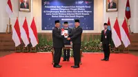 Kepala Badan Siber dan Sandi Negara (BSSN), Letjen TNI (Purn) Hinsa Siburian melantik dan mengambil sumpah jabatan Irjen (Pol) Putu Jayan Danu Putra sebagai Wakil Kepala (Waka) BSSN pada Senin, 31 Juli 2023 di Auditorium dr. Roebiono Kertopati BSSN, Depok