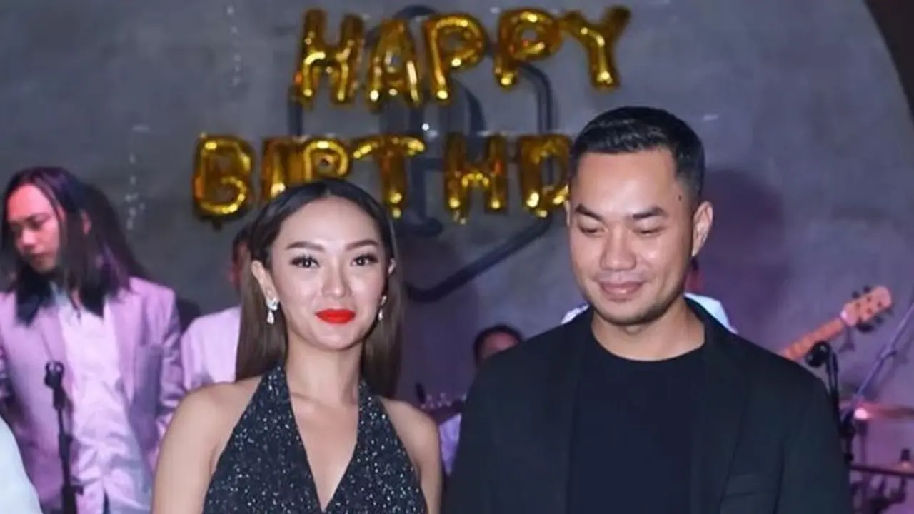 Akhirnya Go Public, Ini 6 Momen Romantis Zaskia Gotik di Acara Ulang Tahun Sang Kekasih