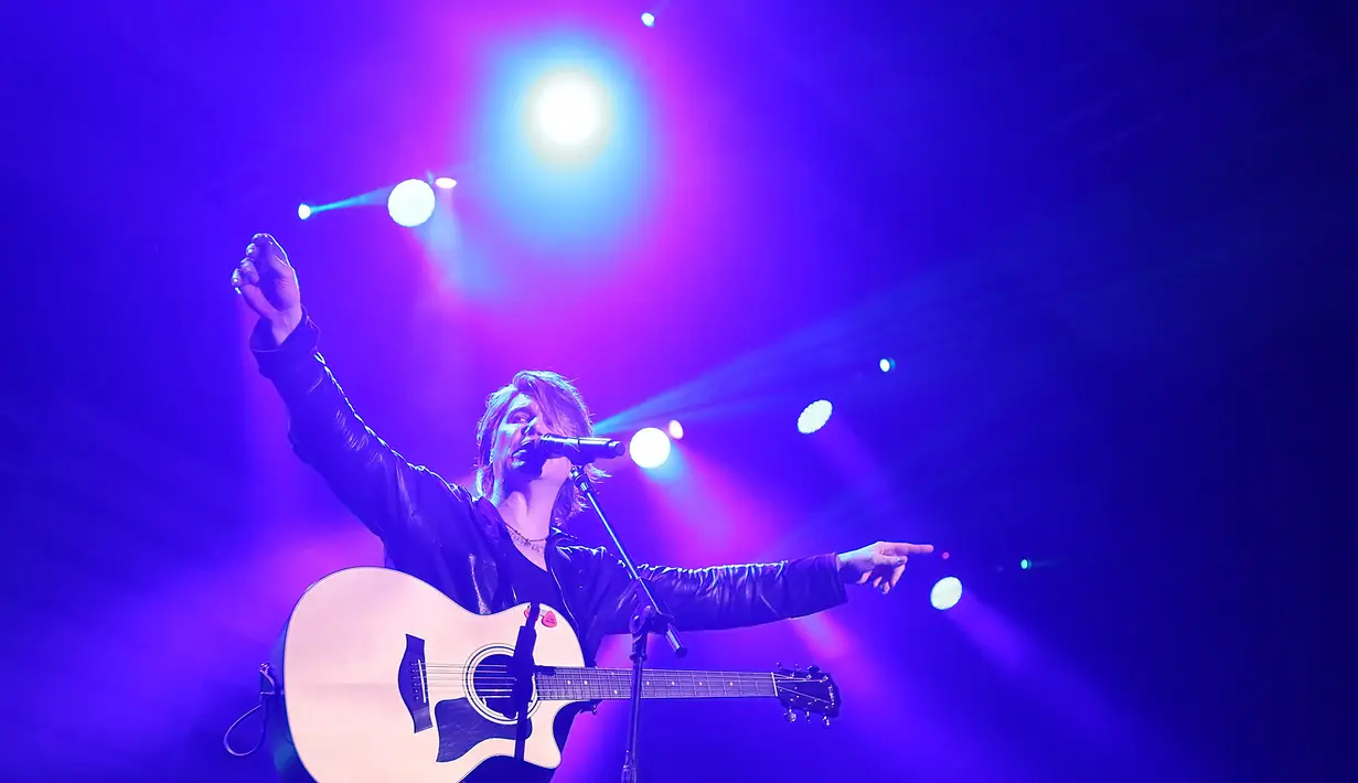 Meski beberapa menit penampilan Goo Goo Dolls sempat terhenti karena kesalahan teknis, namun suasana kembali meriah setelahnya. (Bambang E. Ros/Bintang.com)