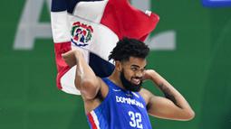 Karl-Anthony Towns yang membela Republik Dominika pada ajang Piala Dunia FIBA 2023 lalu mampu mencetak rata-rata 24,4 poin dari 5 laga yang dijalani. Pemain berusia 27 tahun yang kini bermain bersama Minnesota Timberwolves di NBA ini mampu membawa Republik Dominika finis di peringkat ke-14 dari 32 negara. (AFP/Sherwin Vardeleon)