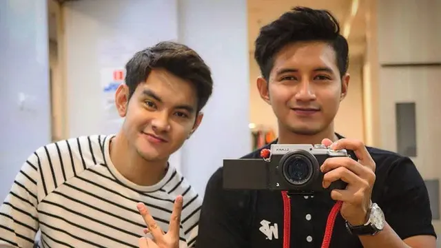 Potret Kompak 7 Selebritas Cowok dengan Adiknya, Sibling Goals Banget