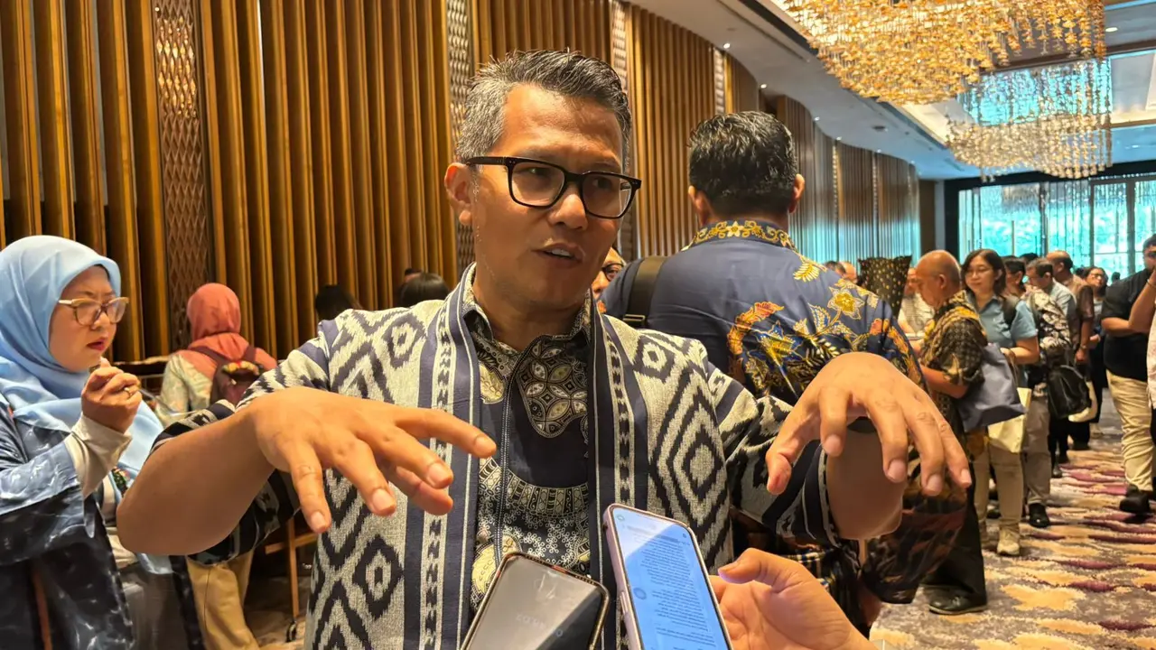 Juru Bicara Kementerian Perindustrian Febri Hendri Antoni Arif berkomentar soal permintaan bahan baku industri makanan dan minuman. (Tira/Liputan6.com)