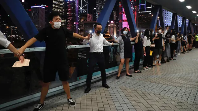 Demonstran Hong Kong Bentuk Rantai Manusia Sepanjang Hampir 50 Km