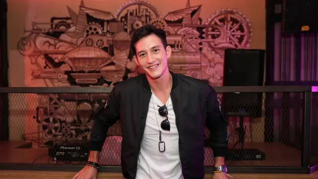 [Bintang] Mike Lewis