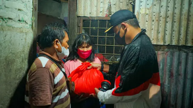Terobos Hujan dan Angin Kencang di Tengah Malam, Bobby Nasution Pantau Rumah Warga Korban Puting Beliung di Denai