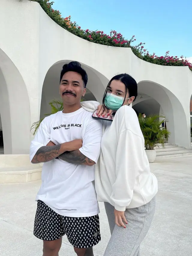 Kaisar Kumis dan Chinara Dior Guisti  (https://www.instagram.com/p/CUmiftaPbXN/)