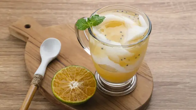 es kelapa muda jeruk selasih