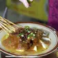 Potret makanan unik bernama satai kuah khas Pontianak. (Tangkapan Layar YouTube MGDALENAF)