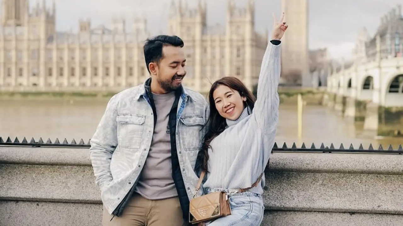 6 Gaya Couple Serasi Kiky Saputri dan Khairi Liburan di Eropa, Umumkan Kehamilan Anak Pertama