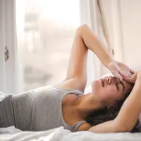 Ilustrasi Rebahan Credit: pexels.com/AndreaPiacquadio