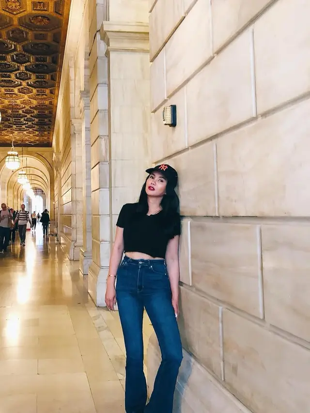 Gaya Padu Padan Jeans ala Dearly Djoshua (Foto: Instagram @dearlydjoshua)