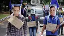 Jaringan Buruh Migran Indonesia menggelar aksi unjuk rasa mendesak Presiden Jokowi untuk segera mewujudkan perlindungan bagi pekerja/buruh migran di Istana Negara, Jakarta, Kamis (18/12/2014). 