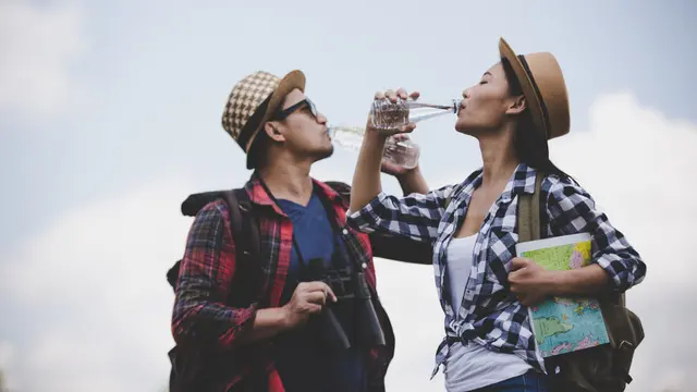 Air Mineral Biar Tetap Semangat Bepergian