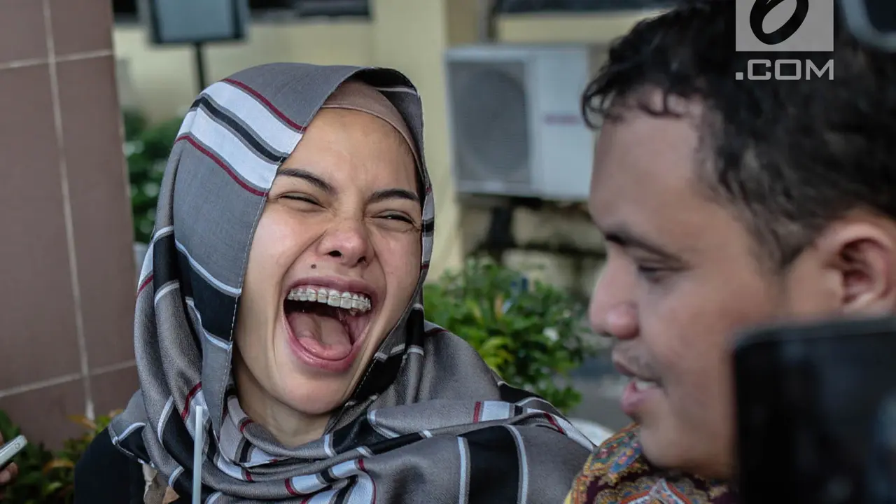 Nikita Mirzani Datangi Polres Metro Jaksel Terkait Kasus Pemerasan