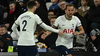 Harry Kane. Striker Tottenham Hotspur ini total telah mencetak 18 gol dari total 29 laga di semua ajang musim 2022/2023. Ia sementara memuncaki daftar top skor The Lilywhites dengan unggul jauh atas legiun asing Korea Selatan, Son Heung-min di posisi kedua yang baru mengemas 8 gol. (AFP/Ben Stansall)