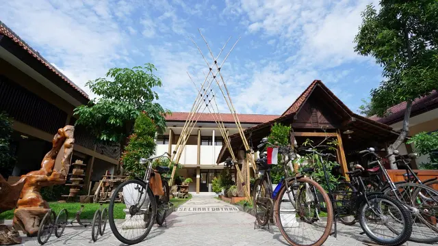 Lewat Pameran Barang Antik, Banyuwangi Ajak Kamu Nostalgia dengan Rumah Nenek