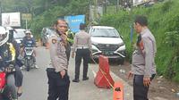 Polisi tertibkan parkir liar di jalur Puncak Bogor usai viral juru parkir liar getok tarif Rp40 ribu. (Foto: Istimewa)