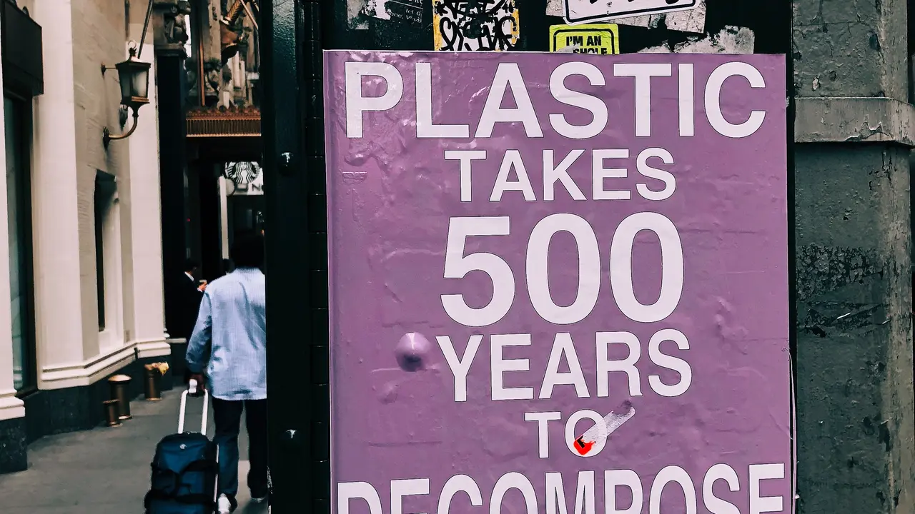 Petisi #Pay4Plastic dorong kebijakan plastik berbayar di Indonesia