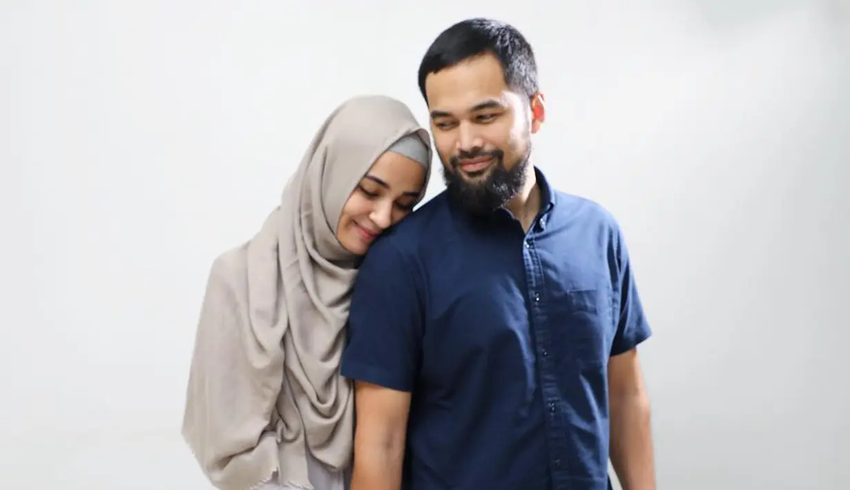 Meski bukan pertama kalinya menunggu kelahiran buah hati, namun sebagai ibu Shireen tetap merasakan kebingungan. Terlebih soal nama untuk anak ketiganya nanti. Hal ini diungkapkan di akun Instagramnya. (Instagram/shireensungkar)