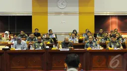 Komisi l DPR mengadakan Rapat Kerja bersama Menteri Pertahanan, Menpan, Menkeu, Menkumham di Ruang Rapat Komisi l, Senayan, Jakarta, Selasa (16/9/2014) (Liputan6.com/Andrian M Tunay)