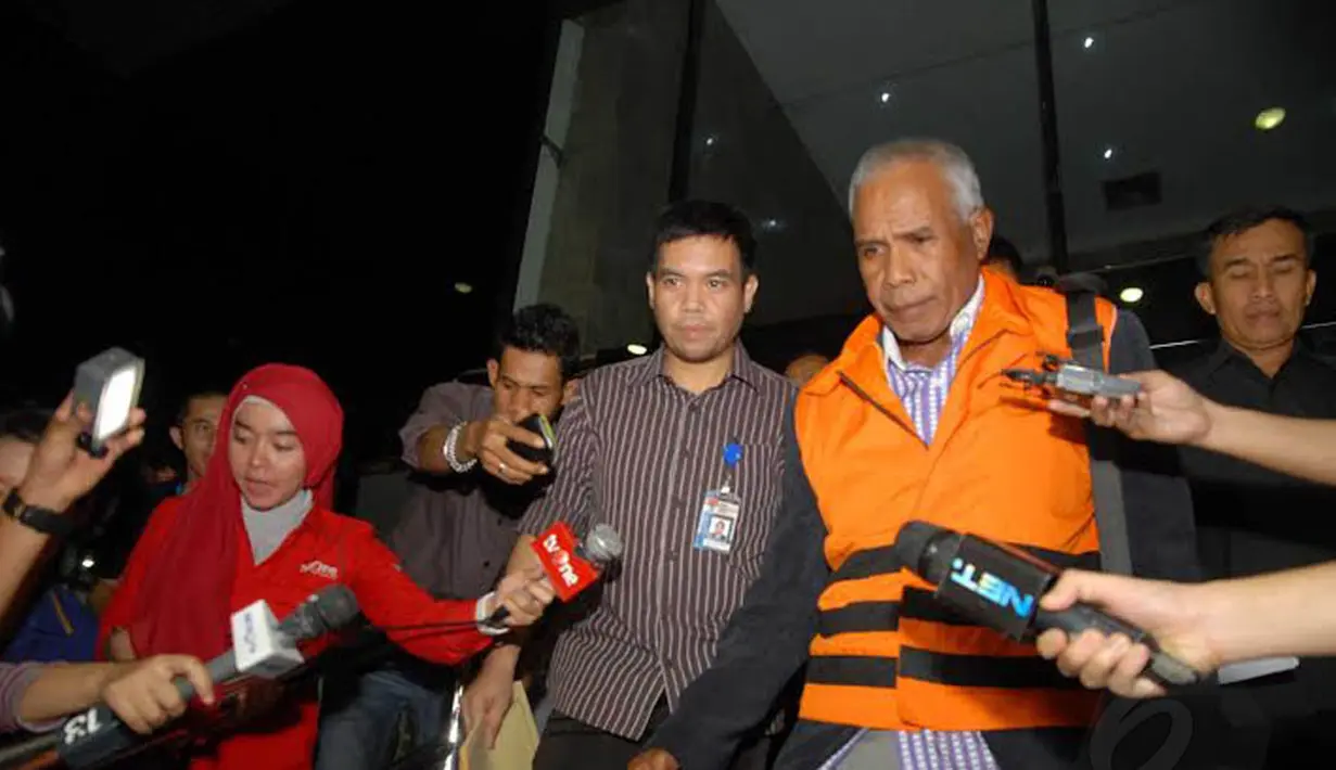 Yesaya tertangkap tangan saat akan menerima uang yang diduga suap sebesar SGD 37.000 (37.000 dolar Singapura red.) dari seorang pengusaha Teddy R (Liputan6.com/Miftahul Hayat) 