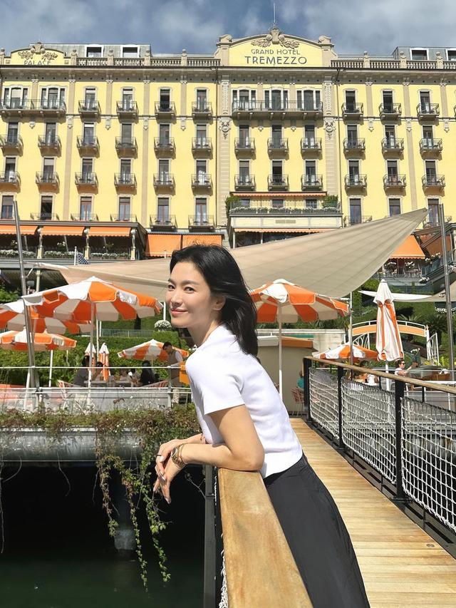 6 Potret Cantik Song Hye Kyo Pamer Wajah Bare Face Song Hye Kyo saat Liburan di Italia