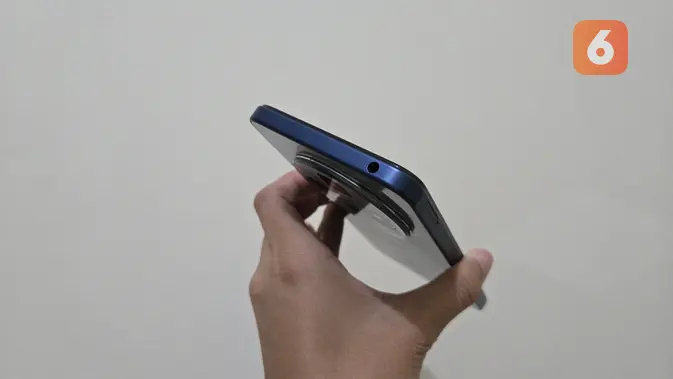 <p>Jack audio dipertahankan pada Redmi 14C (Liputan6.com/ Agustin Setyo Wardani)</p>
