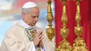 Misa inaugurasi ini digelar sepuluh hari setelah Paus Leo XIV resmi terpilih sebagai penerus mendiang Paus Fransiskus yang wafat pada 21 April 2025. (Alberto PIZZOLI/AFP)