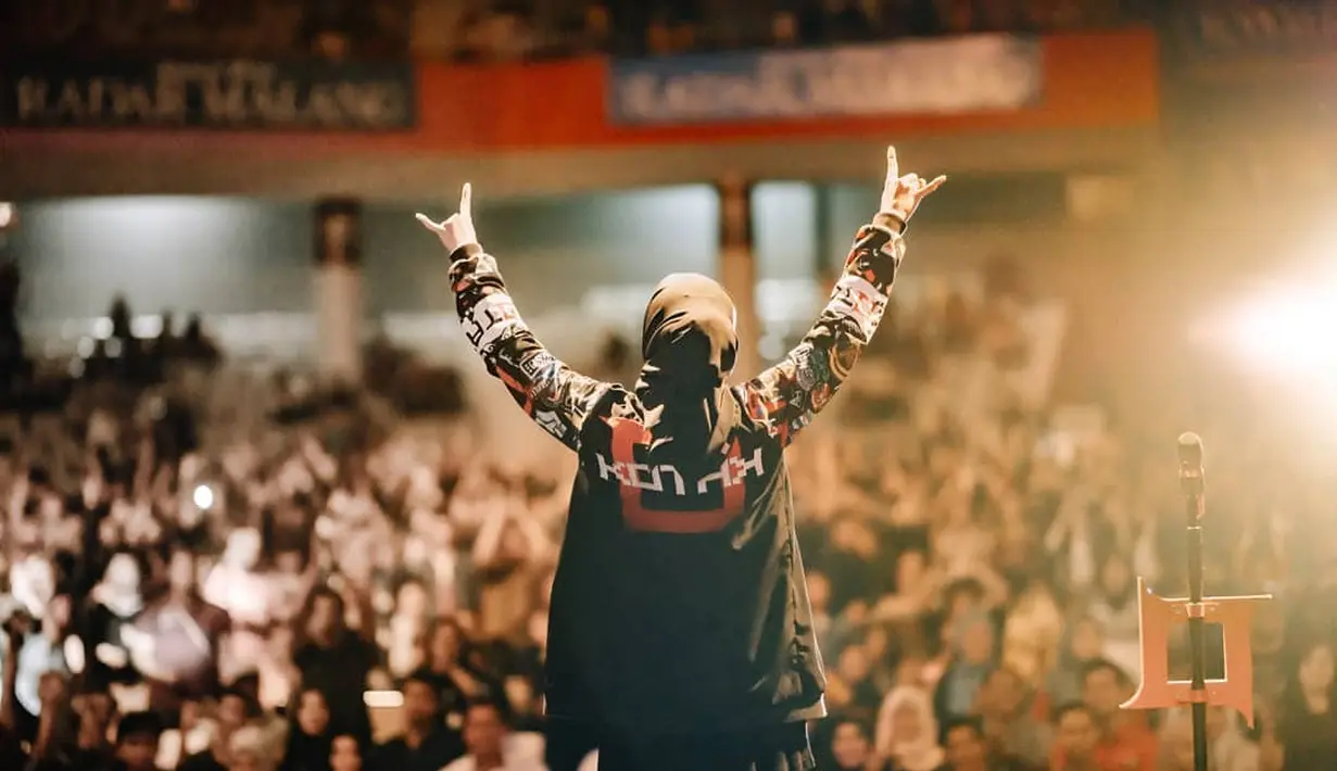 Penyanyi rock ini Tantri ini mengaku tidak semua tawaran manggung diterima saat bulan Ramadan. Bahkan, demi fokus memperbaiki diri, Tantri mengurangi kegiatannya. (Instagram/tantrisyalindri)